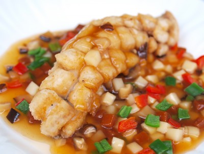 山楂魚花　　（本日の鮮魚花切り甘酢ソース）2,800円