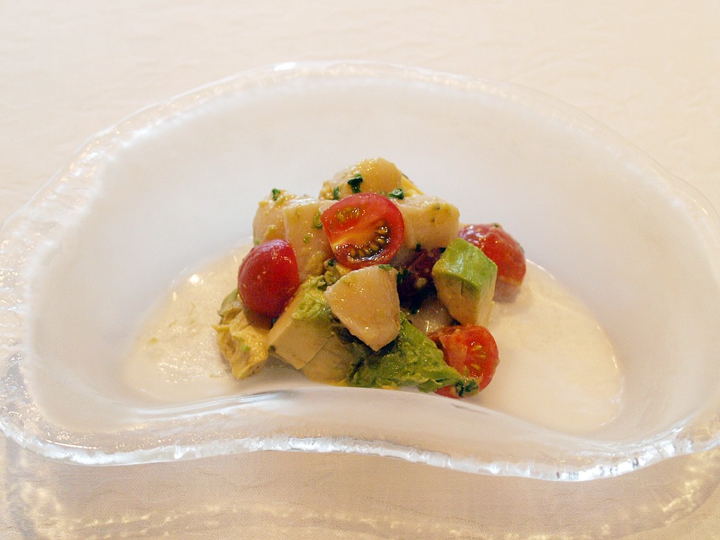 酪梨貝丁 (アボカドと貝柱の青葱ソース) 酪梨貝丁 (アボカドと貝柱の青葱ソース)