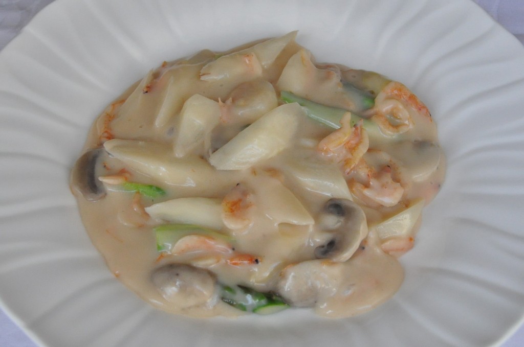 西施白露筍 (極太ホワイトアスパラ桜海老の香りクリームソース)